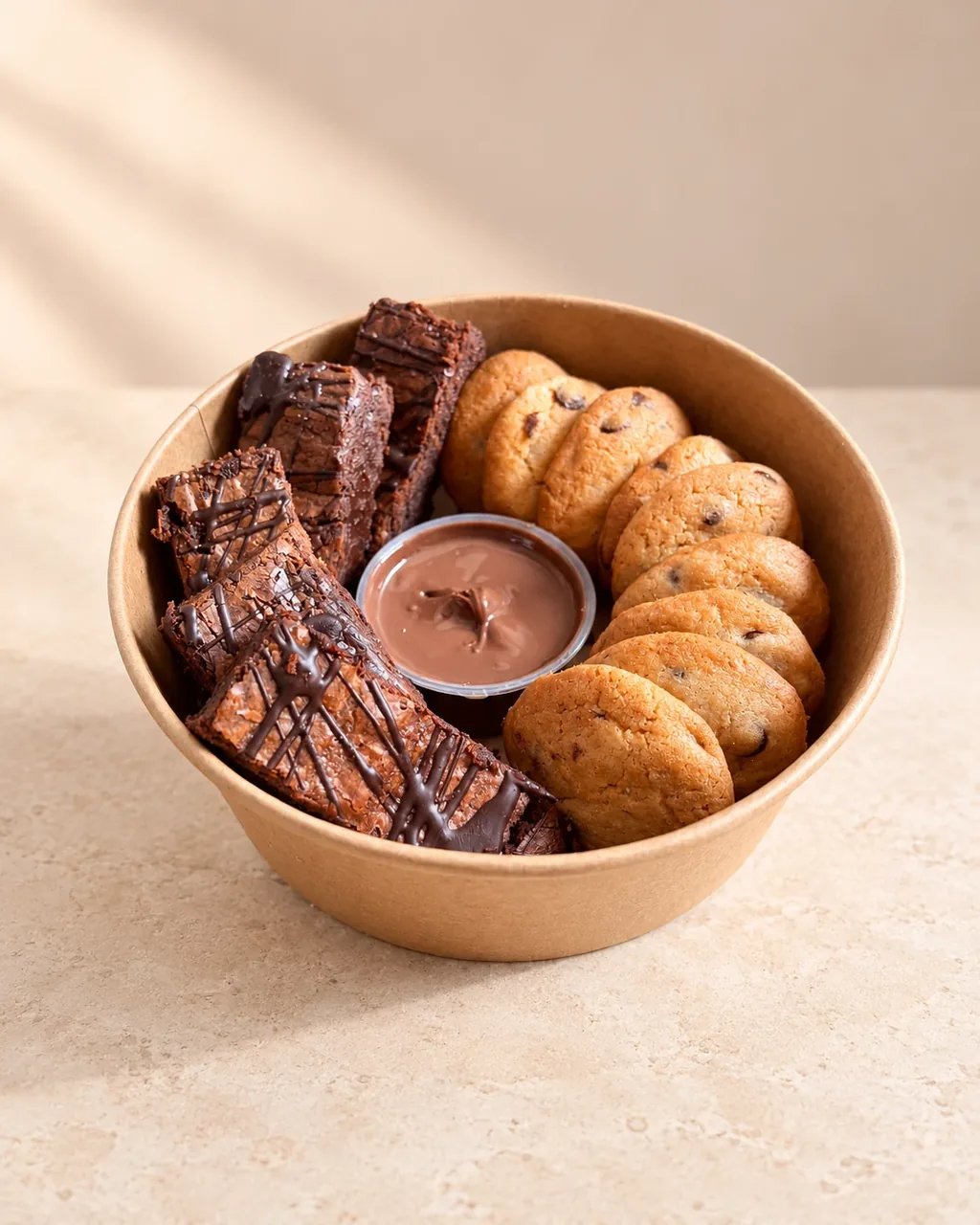 Dip Box combinada con brownies, cookies y dip central
